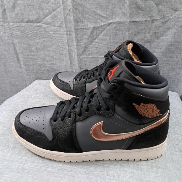 black and bronze jordan 1